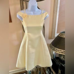 Jessica McClintock Pale Yellow Satin Off Shoulder Girl Evening Dress Sz 8